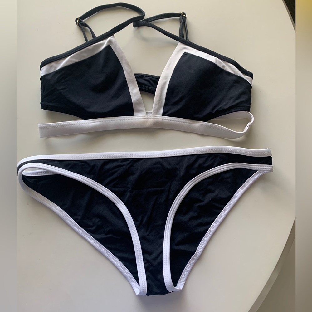 L-SPACE BLACK & White Bikini